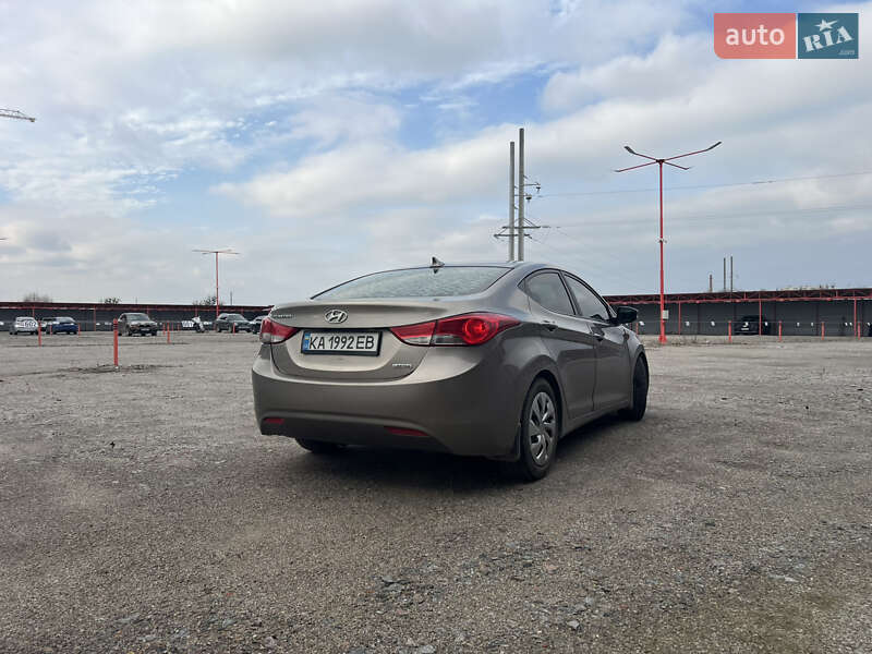 Седан Hyundai Elantra 2013 в Ирпене