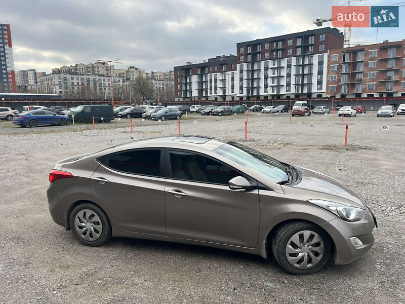 Седан Hyundai Elantra 2013 в Ирпене