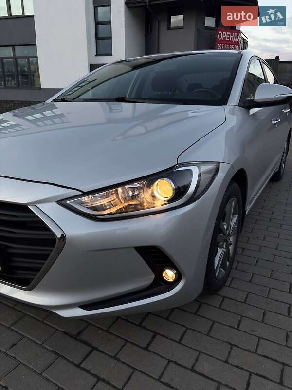 Седан Hyundai Elantra 2018 в Львове