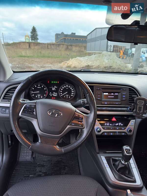 Седан Hyundai Elantra 2018 в Львове