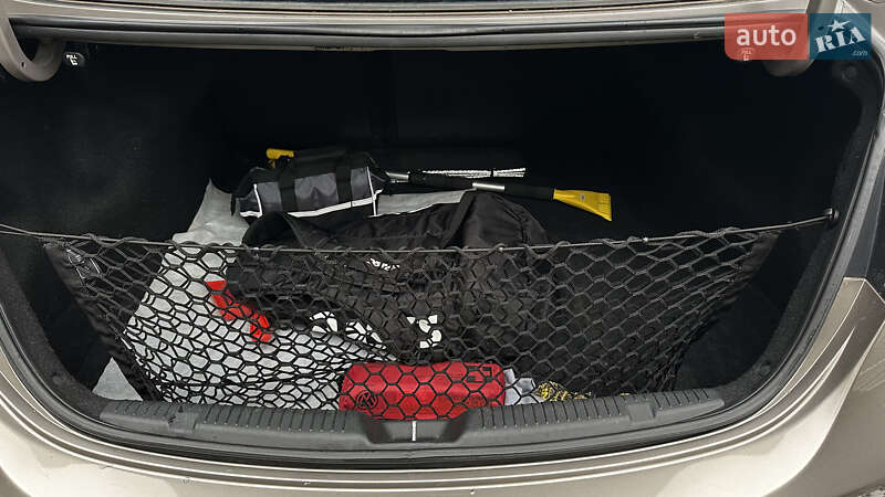 Седан Hyundai Elantra 2015 в Києві