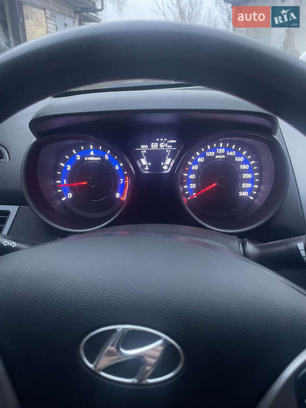 Седан Hyundai Elantra 2013 в Павлограде