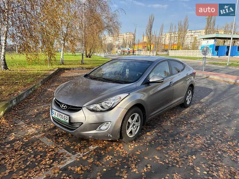 Hyundai Elantra 2012