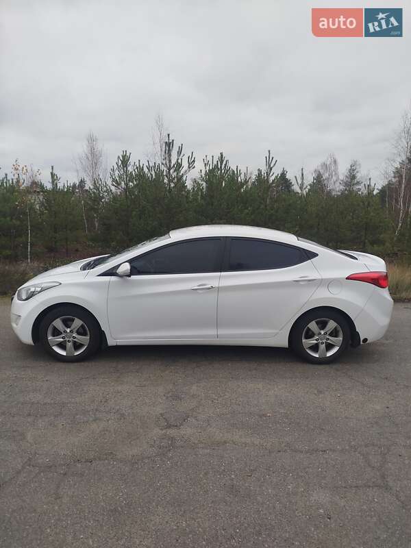 Седан Hyundai Elantra 2013 в Иванкове
