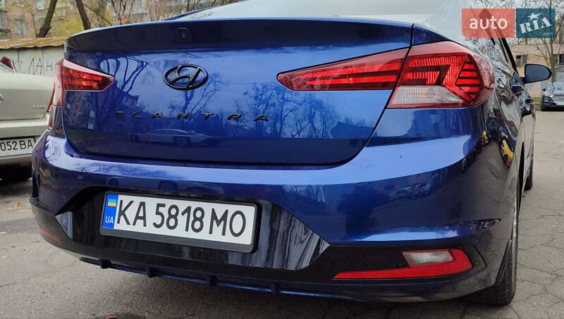 Седан Hyundai Elantra 2019 в Києві