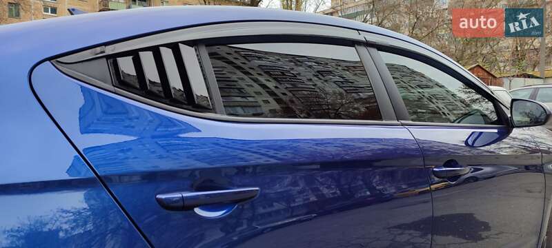 Седан Hyundai Elantra 2019 в Києві