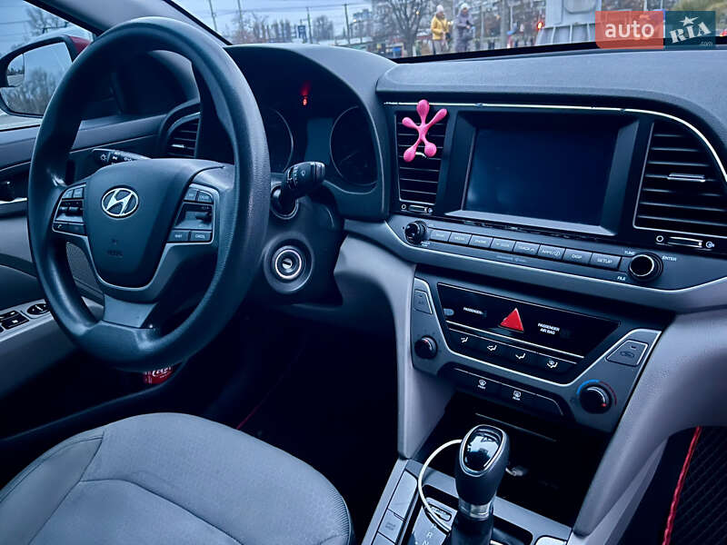 Седан Hyundai Elantra 2016 в Києві