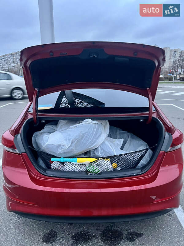 Седан Hyundai Elantra 2016 в Києві