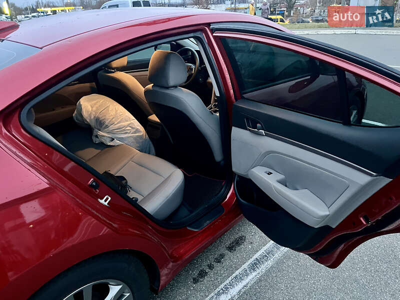 Седан Hyundai Elantra 2016 в Києві