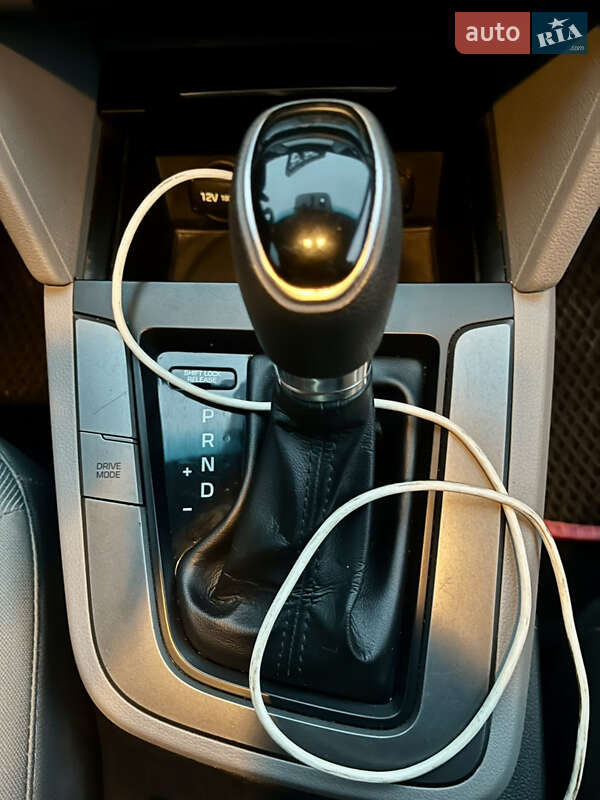 Седан Hyundai Elantra 2016 в Києві