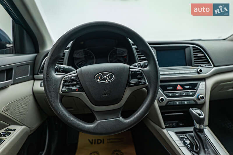 Седан Hyundai Elantra 2016 в Киеве