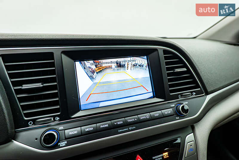 Седан Hyundai Elantra 2016 в Киеве