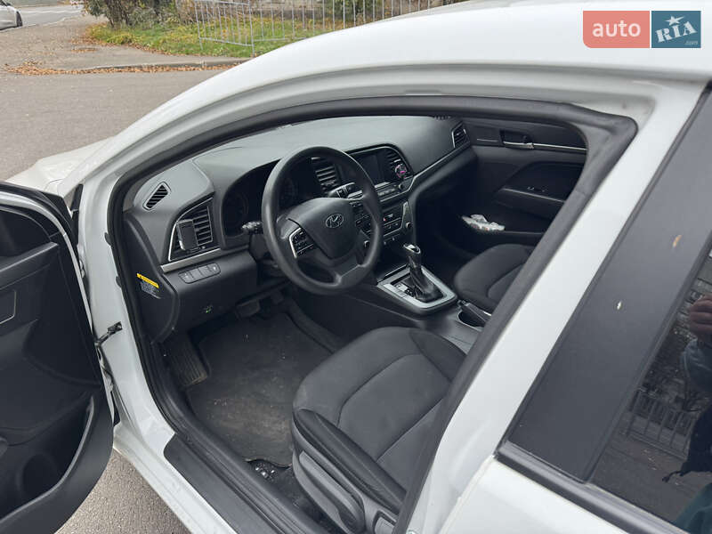 Седан Hyundai Elantra 2018 в Днепре