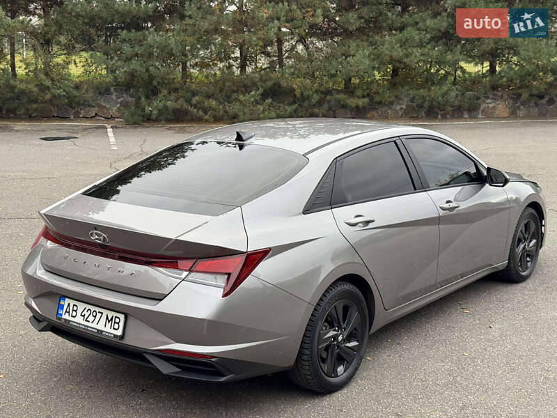 Седан Hyundai Elantra 2021 в Гнівані