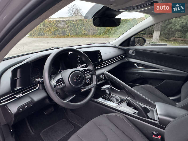 Седан Hyundai Elantra 2021 в Гнівані