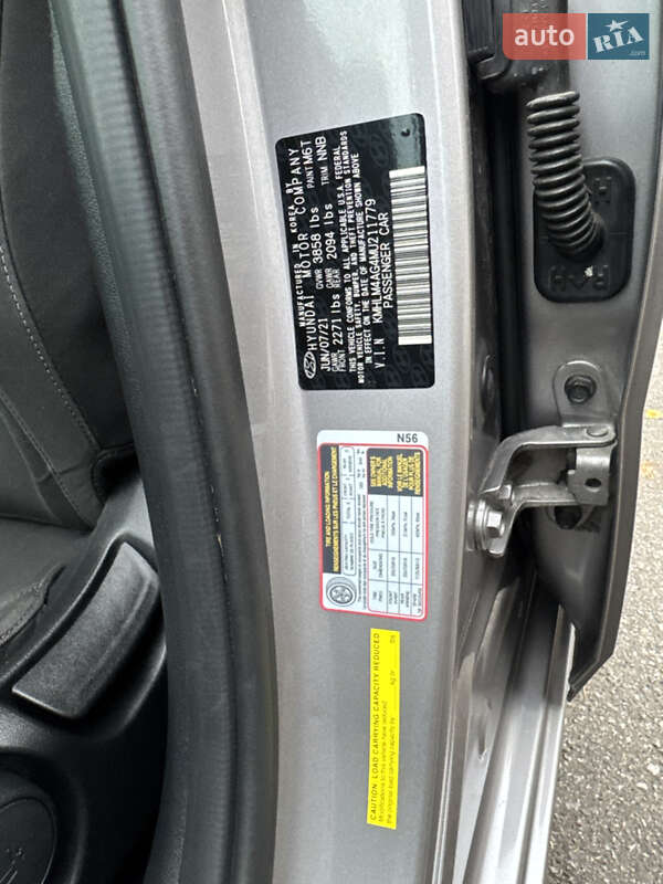 Седан Hyundai Elantra 2021 в Гнівані