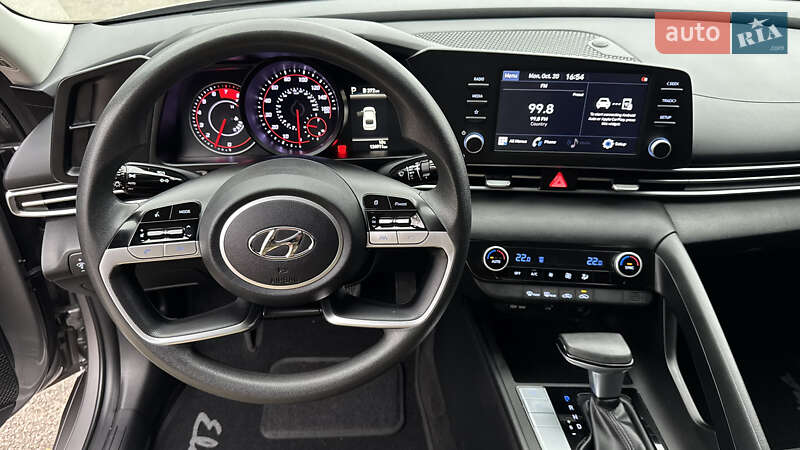 Седан Hyundai Elantra 2021 в Гнівані