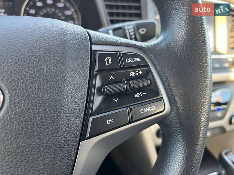 Седан Hyundai Elantra 2017 в Киеве