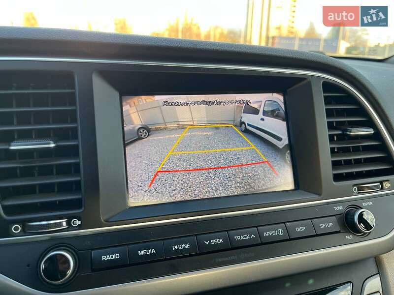 Седан Hyundai Elantra 2017 в Киеве