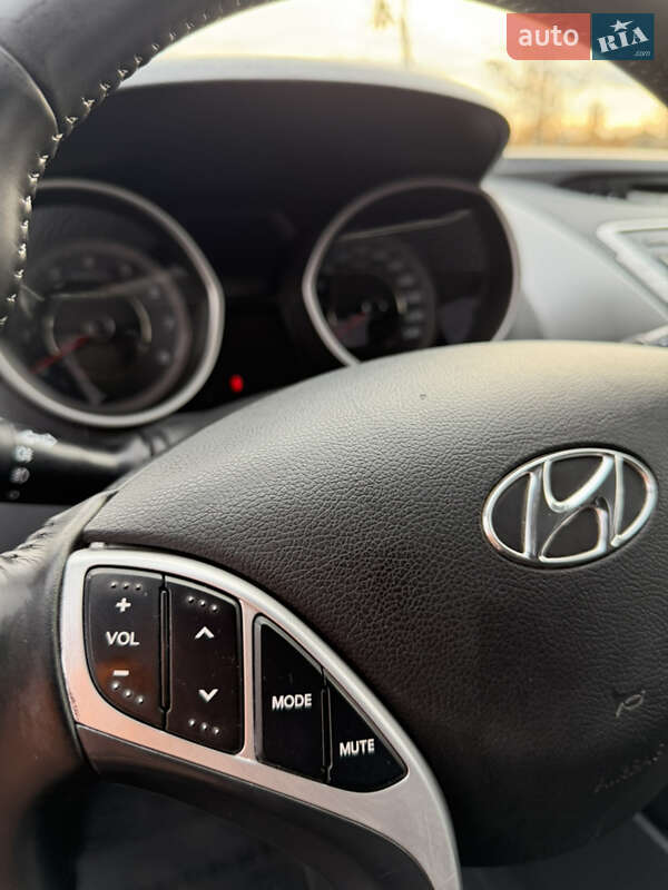 Седан Hyundai Elantra 2012 в Киеве фото 20 Седан Hyundai Elantra 2012 в Киеве