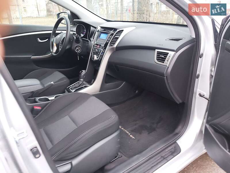 Хэтчбек Hyundai Elantra 2015 в Киеве