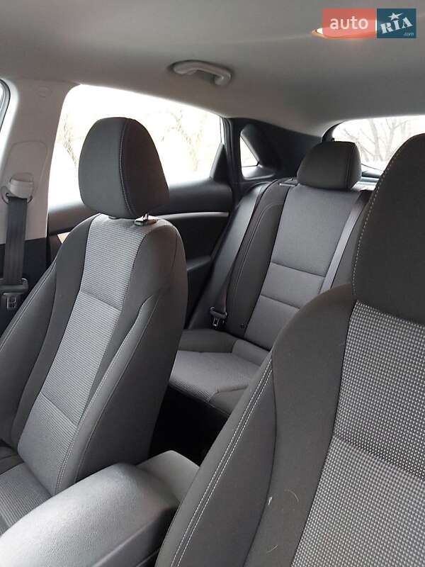 Хэтчбек Hyundai Elantra 2015 в Киеве