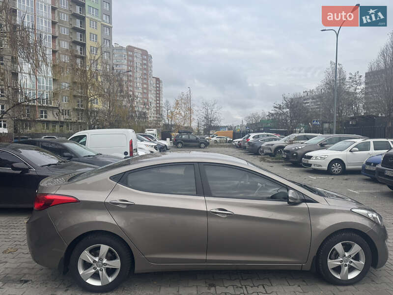 Седан Hyundai Elantra 2012 в Броварах
