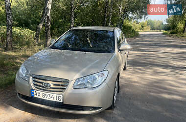 Седан Hyundai Elantra 2010 в Краснограде
