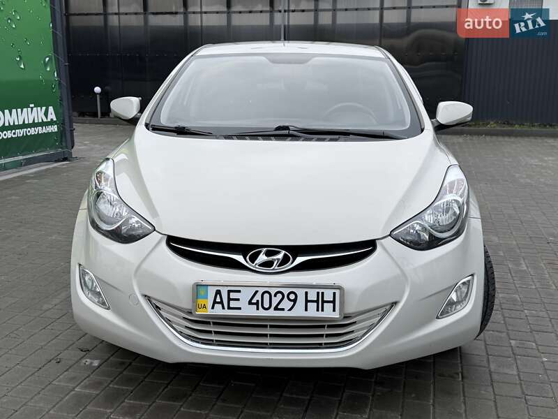 Седан Hyundai Elantra 2011 в Днепре