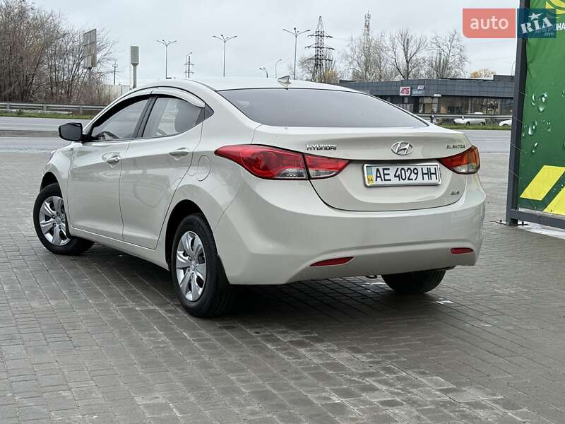 Седан Hyundai Elantra 2011 в Днепре