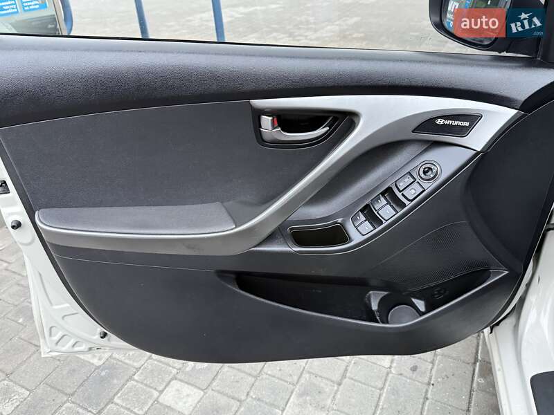 Седан Hyundai Elantra 2011 в Днепре