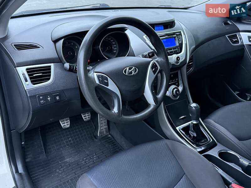Седан Hyundai Elantra 2011 в Днепре