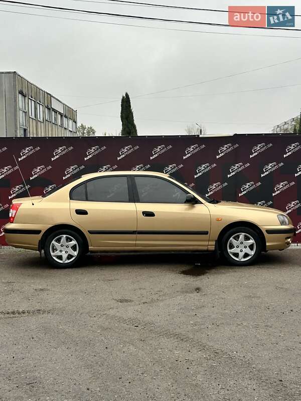 Седан Hyundai Elantra 2004 в Сумах