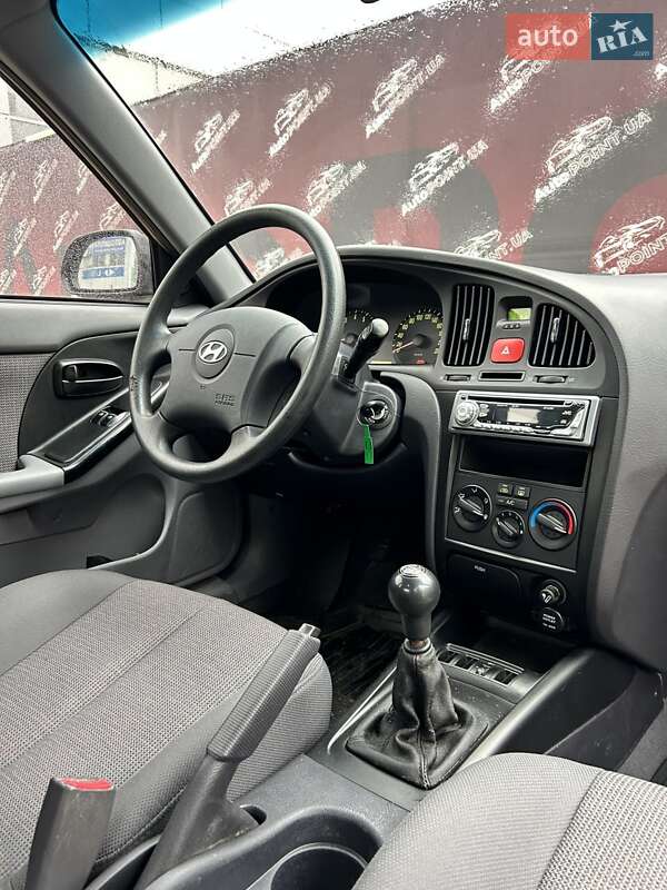 Седан Hyundai Elantra 2004 в Сумах