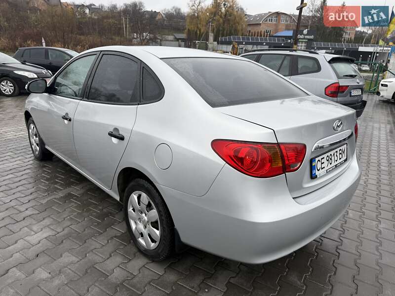 Седан Hyundai Elantra 2010 в Черновцах