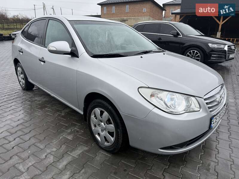 Седан Hyundai Elantra 2010 в Черновцах
