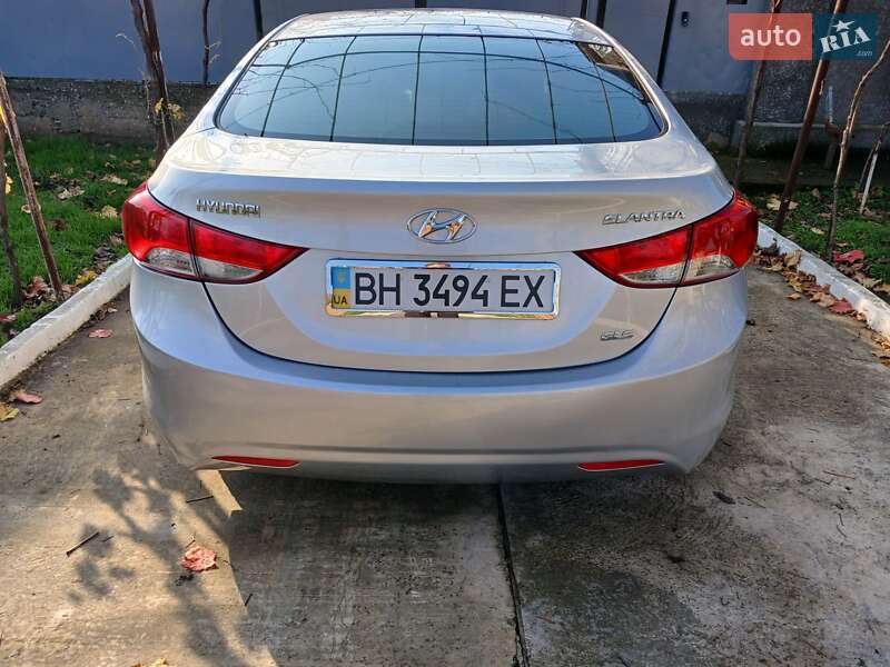 Седан Hyundai Elantra 2012 в Болграді