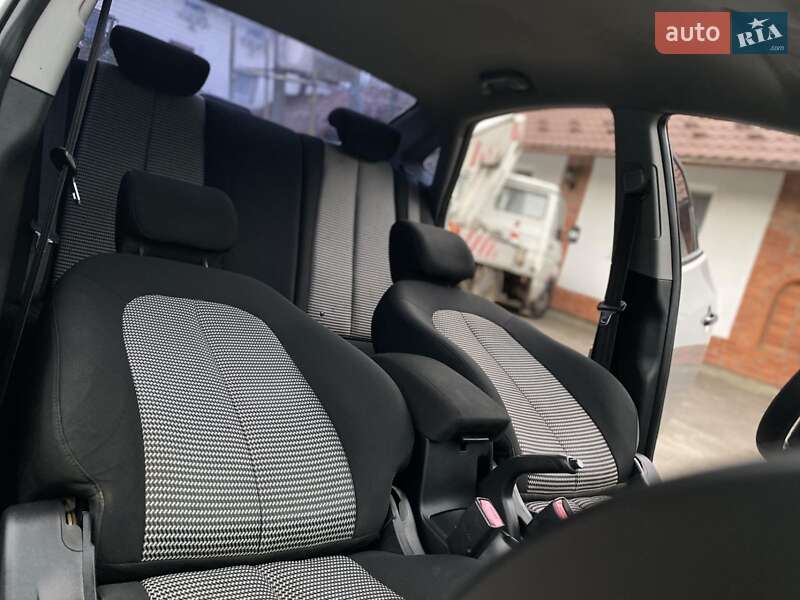 Седан Hyundai Elantra 2011 в Павлограде фото 24 Седан Hyundai Elantra 2011 в Павлограде