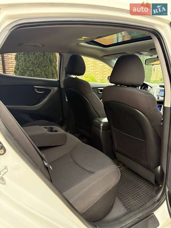 Седан Hyundai Elantra 2011 в Киеве