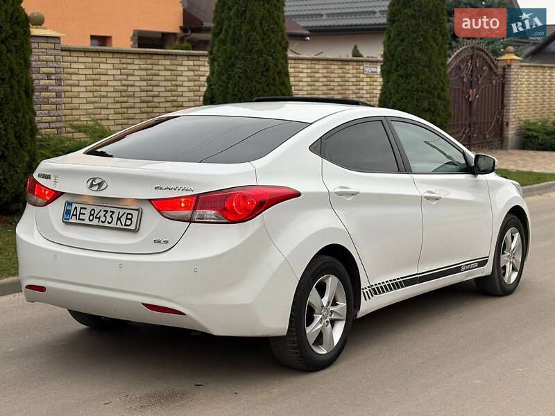 Седан Hyundai Elantra 2011 в Киеве