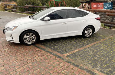 Седан Hyundai Elantra 2018 в Киеве