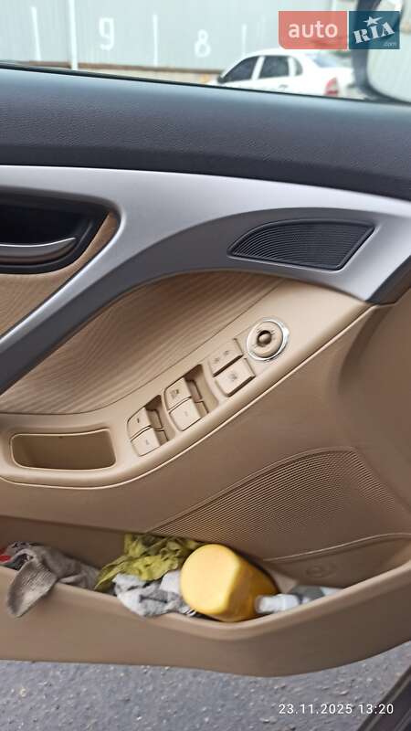 Седан Hyundai Elantra 2012 в Харькове фото 5 Седан Hyundai Elantra 2012 в Харькове