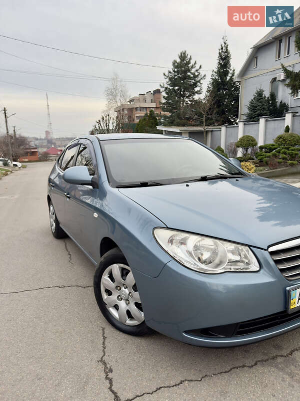 Седан Hyundai Elantra 2009 в Днепре