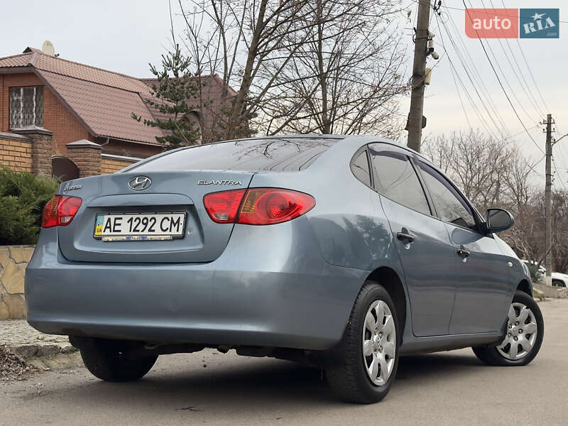 Седан Hyundai Elantra 2009 в Днепре
