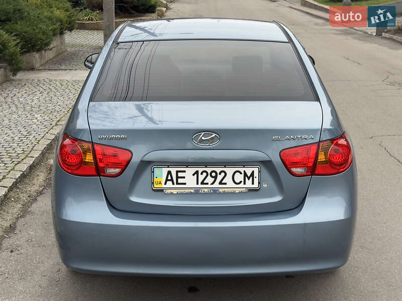 Седан Hyundai Elantra 2009 в Днепре