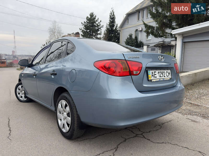 Седан Hyundai Elantra 2009 в Днепре