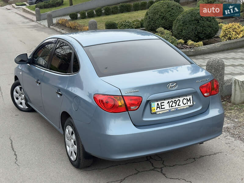 Седан Hyundai Elantra 2009 в Днепре