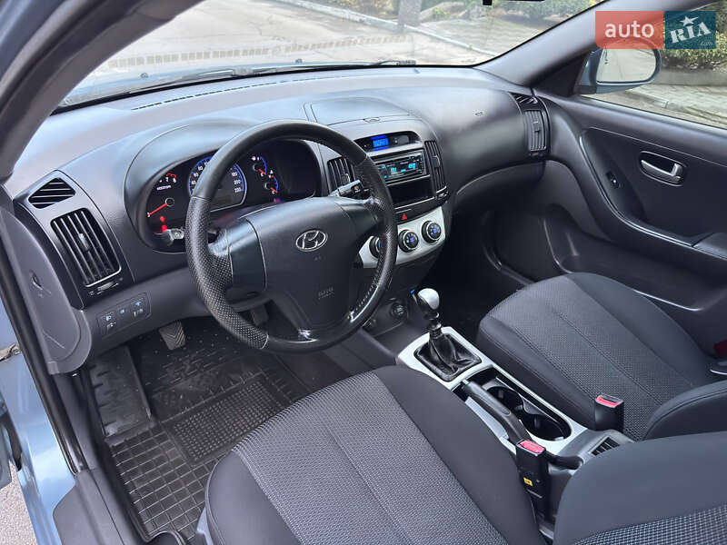 Седан Hyundai Elantra 2009 в Днепре
