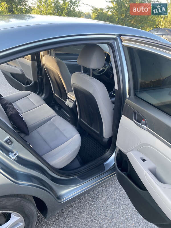 Седан Hyundai Elantra 2018 в Кривом Роге