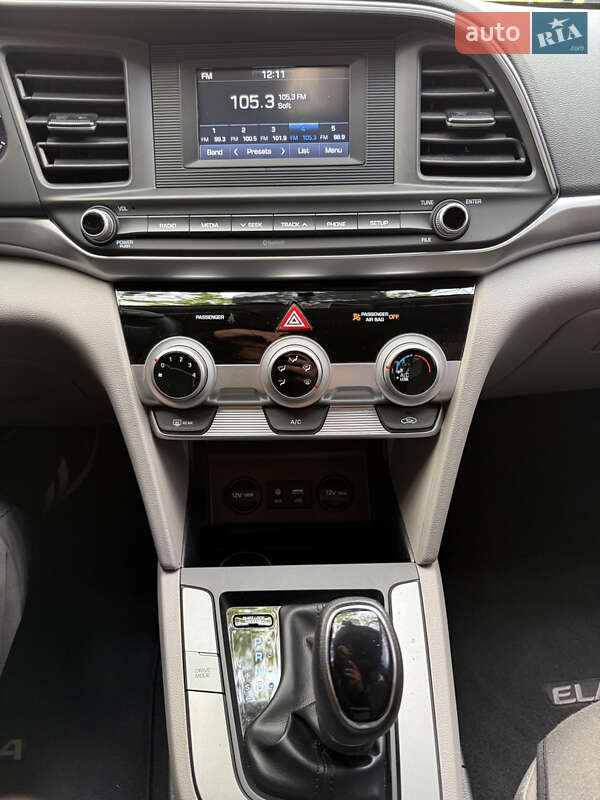 Седан Hyundai Elantra 2019 в Кропивницком